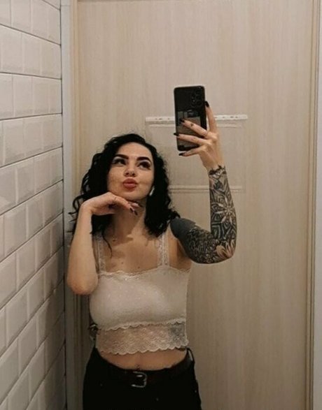 moanlouder art actress image