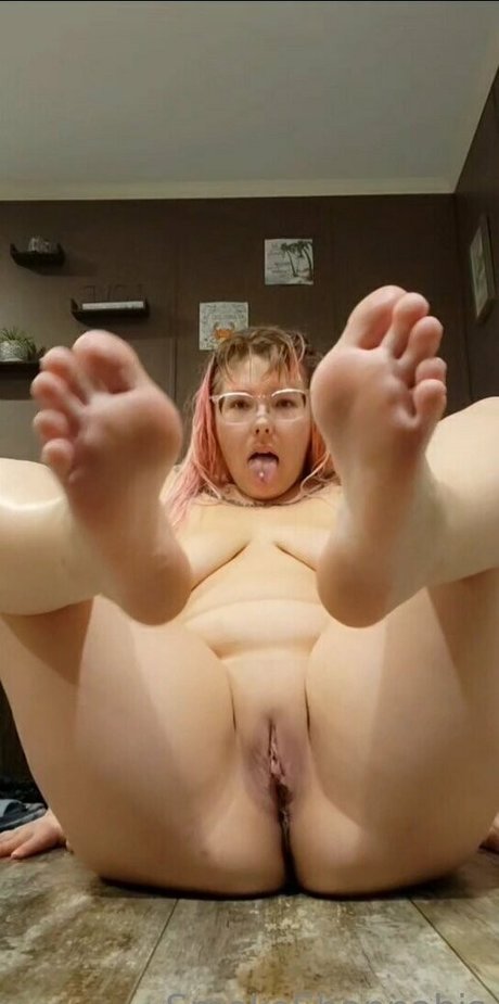 smokeeshannabis model hot picture