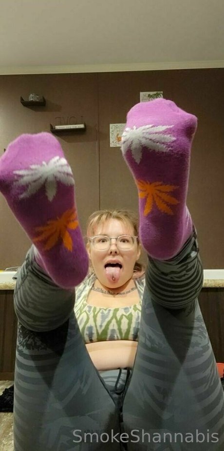 smokeeshannabis star hot images