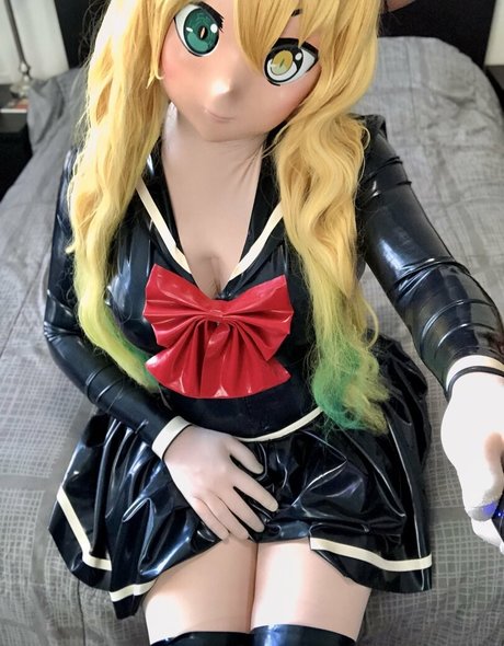 lucoakig nude model pics