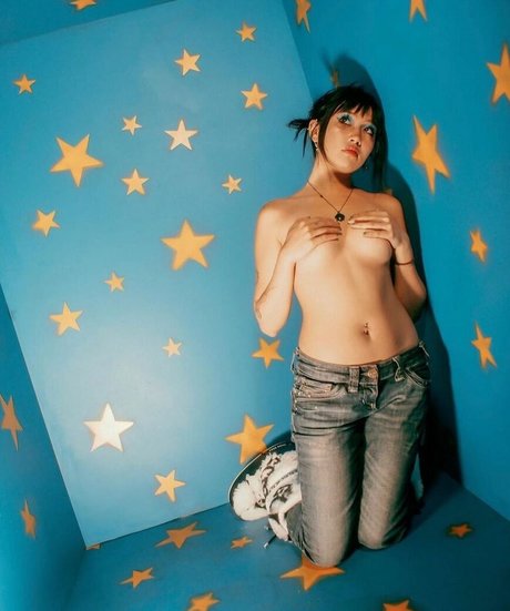 Beabadoobee perfect model pics