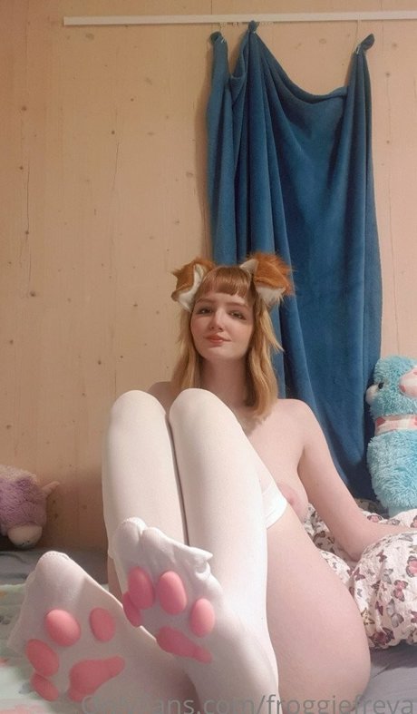 lesbian kissing onlyfans hot sex image