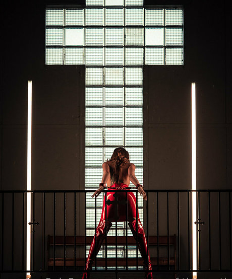 empress of the north nude model photos