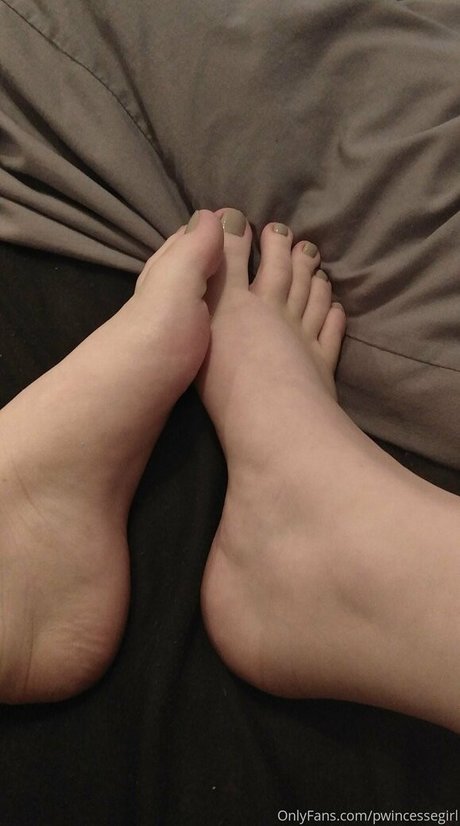 pwincessegirl naked actress photo