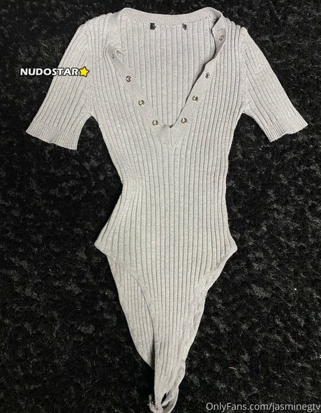 petite asian onlyfans naked image