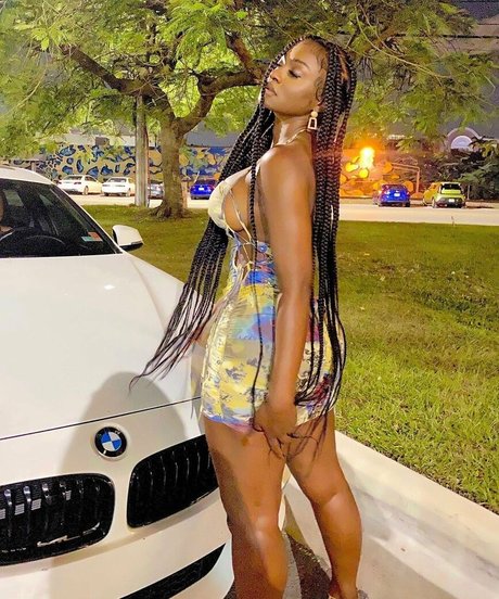 Babeth Lando top model pics