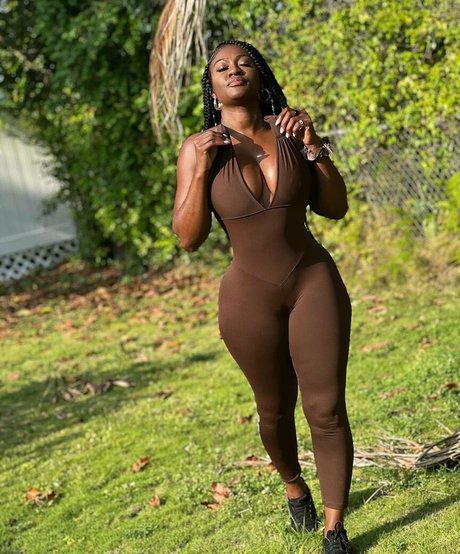 Babeth Lando star hot image