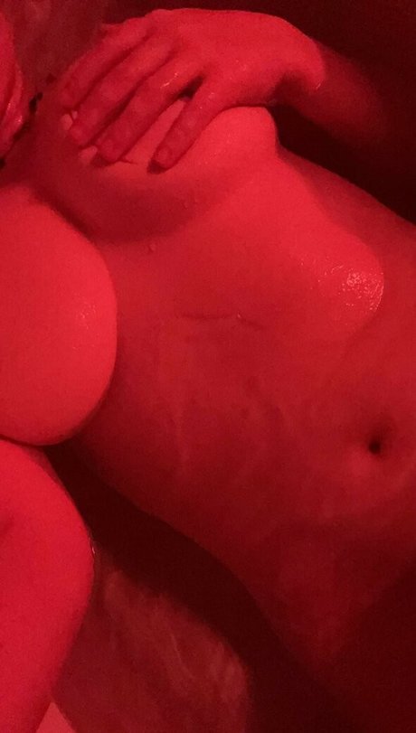 Hioobs model adult pictures