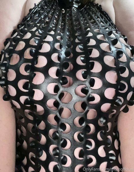 momoffduty porn star img