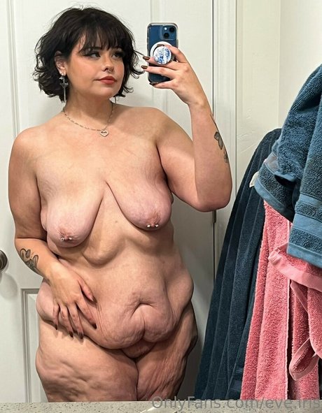 SeasonofEve star naked pic