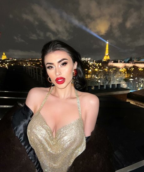 Lucrezia De Lellis nude model pics