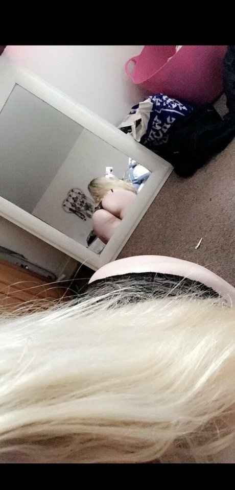 lisajune model beautiful pic