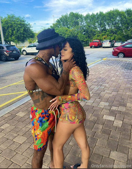 lisajune model free image