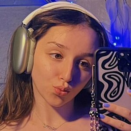 kris10zwrld adult model archive