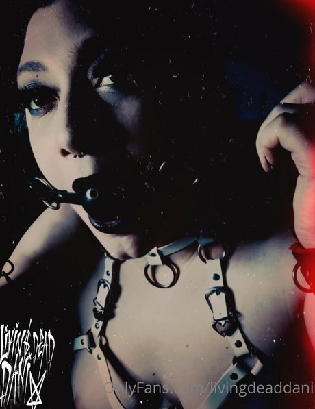 livingdeaddani pornstar sexy pics