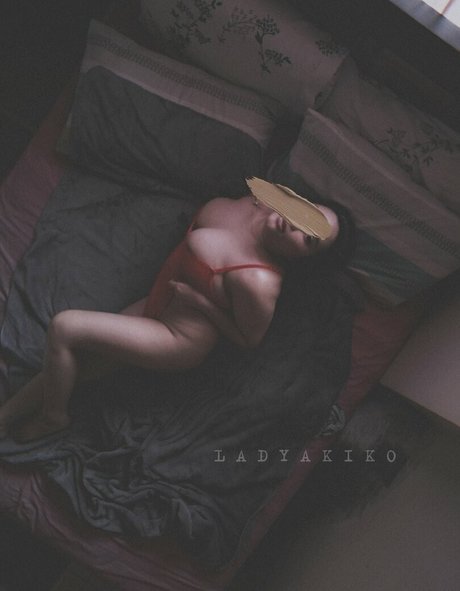 Lady Akiko model erotic img