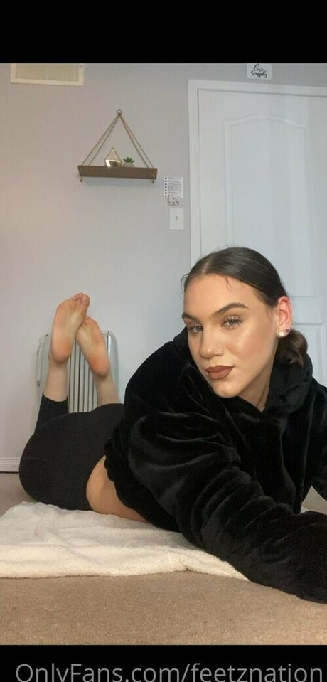 feetznation model picture