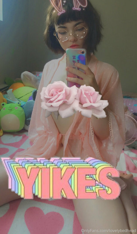 lovelybedhead model beautiful photo