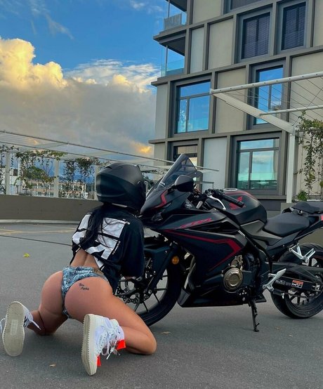 sugarveezyfree xxx actress photo