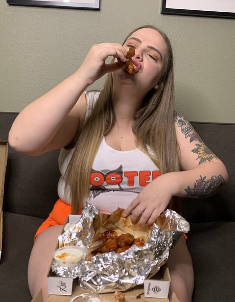 burstingbabe erotic model pictures