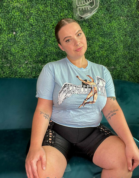 burstingbabe hot star pictures