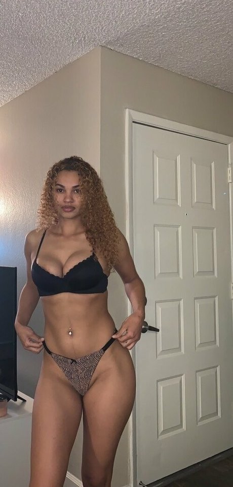 krispycreamm model top img