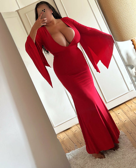 briannasroom pretty actress pic