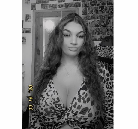 Chloe Ann Whitham pretty star galleries