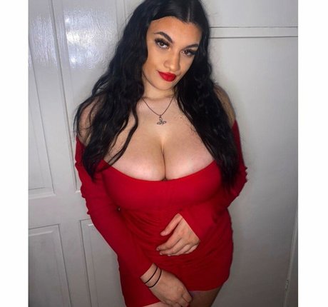 Chloe Ann Whitham erotic pornstar img