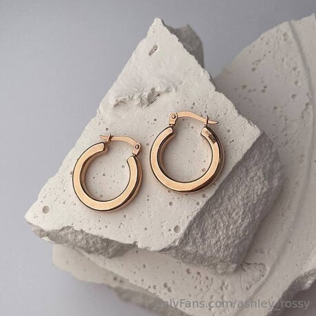 Ashley Rossy nude actress photo