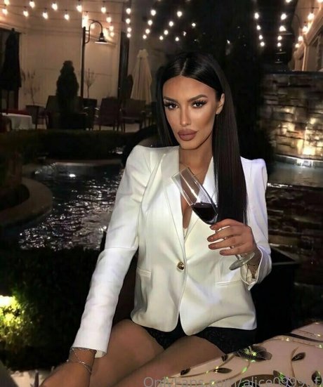 alice0999of pretty model pic