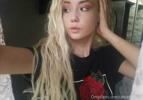 alice0999of hot model archive