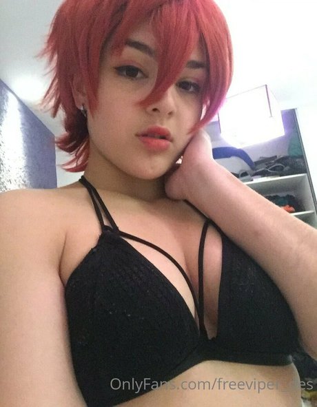 freeviper des nudes star img