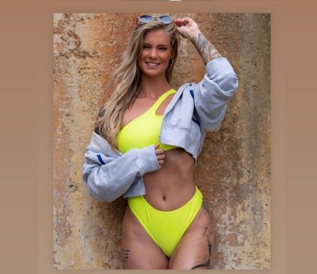 Krista Arie sexy star img