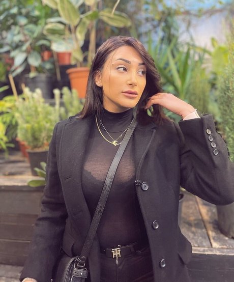 curvy muscle onlyfans naked pic