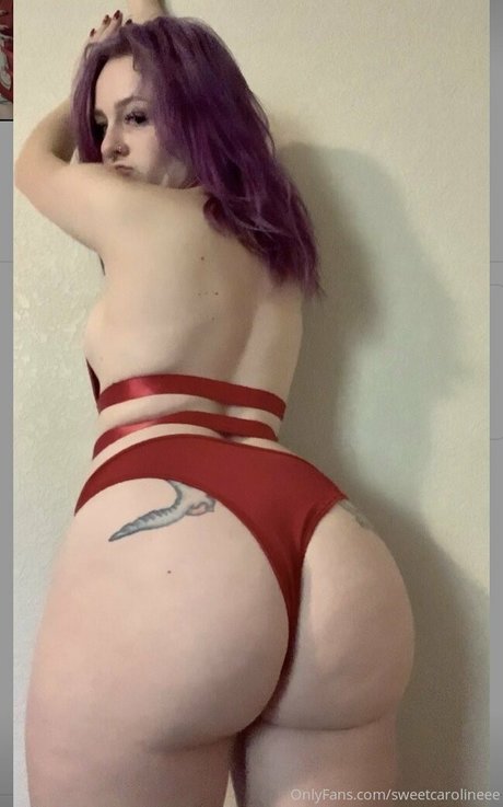 sweetcarolineee erotic actress pic