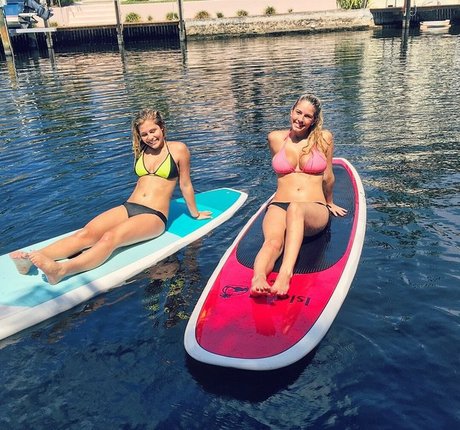 Noelle Starr model naked pics