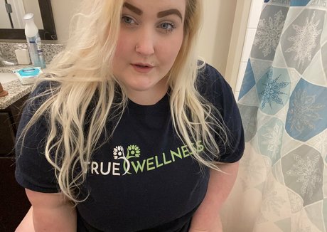 ivyisfree model hot photos