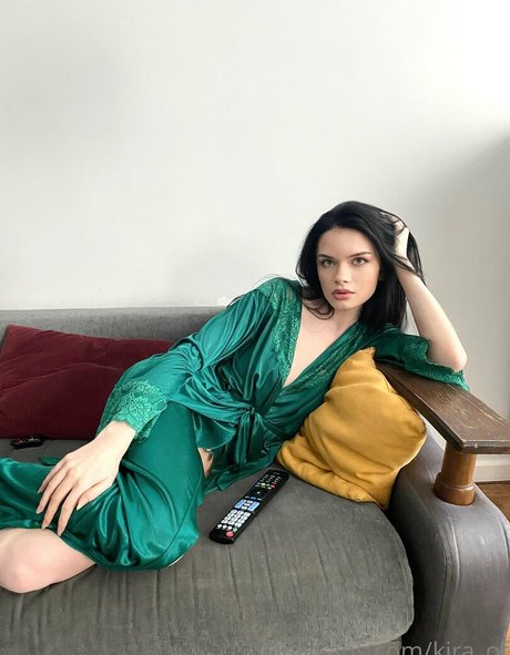 kira of model naked archive