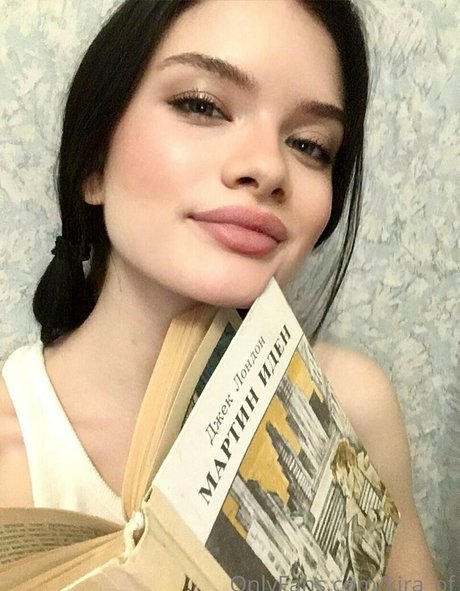 curvy muscle onlyfans sexy naked picture