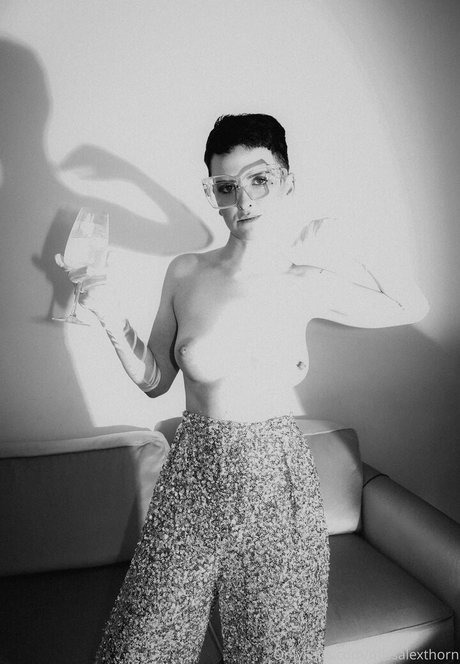 famous nude onlyfans porn images