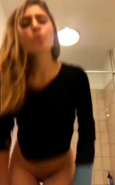 Lia Marie Johnson model hd images