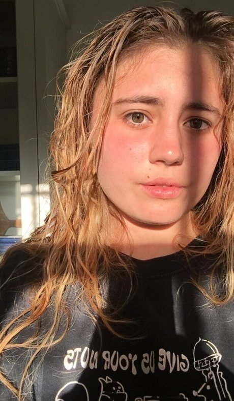 Lia Marie Johnson star hot picture