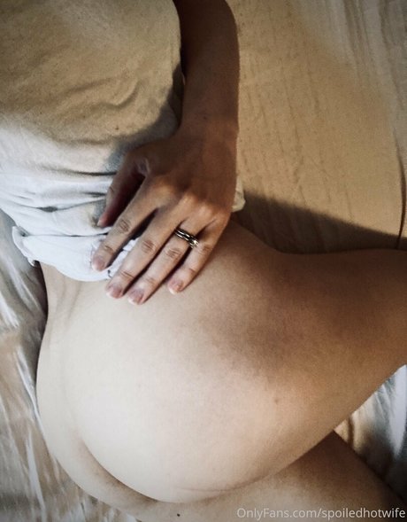 spoiledhotwife naked pornstar pics