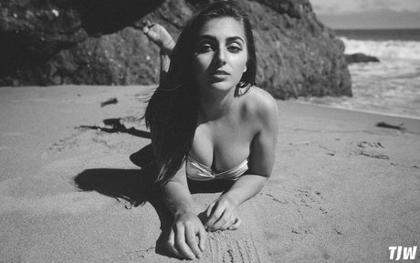 Emelia Hartford model pretty pic