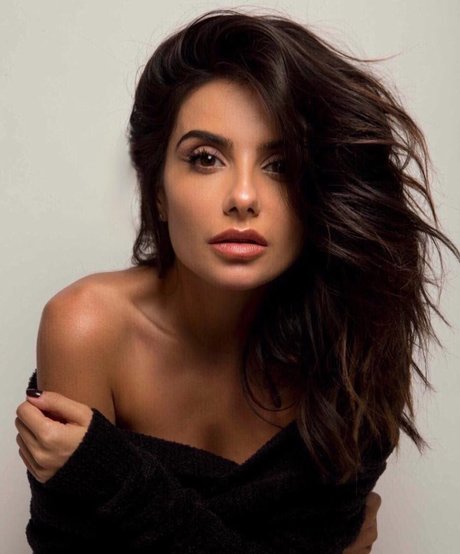 Mikaela Hoover hd actress pic