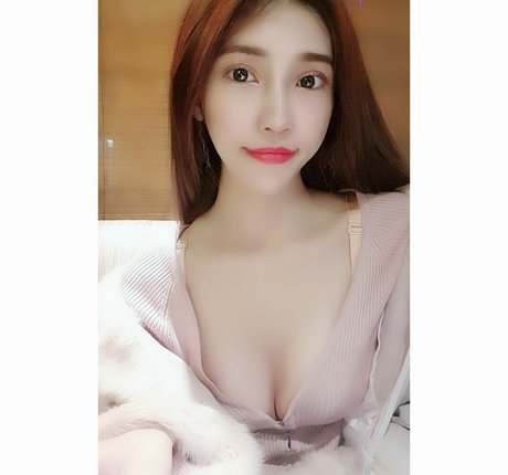 bella84429 porn model picture