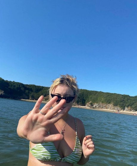 Leanne Campbell model pretty pictures