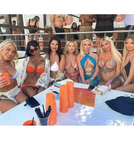 Leanne Campbell beautiful model pic