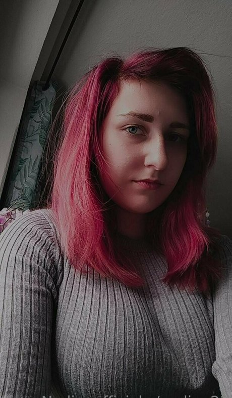 nadine22 sexy actress image